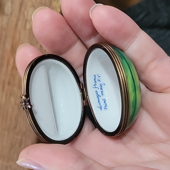 LIMOGES Antique pill box watermelon porcelain French hand painted fruit pill box - Picture 6 of 9